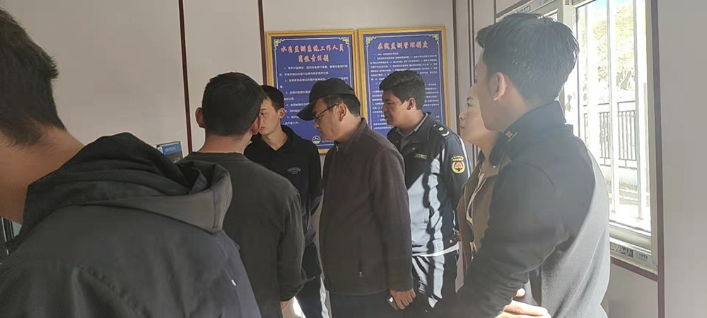 10月21日城管局、環(huán)保局及住建局局長(zhǎng)蒞臨我廠謝通門污水處理廠檢查運(yùn)行情況及了解整改階段。