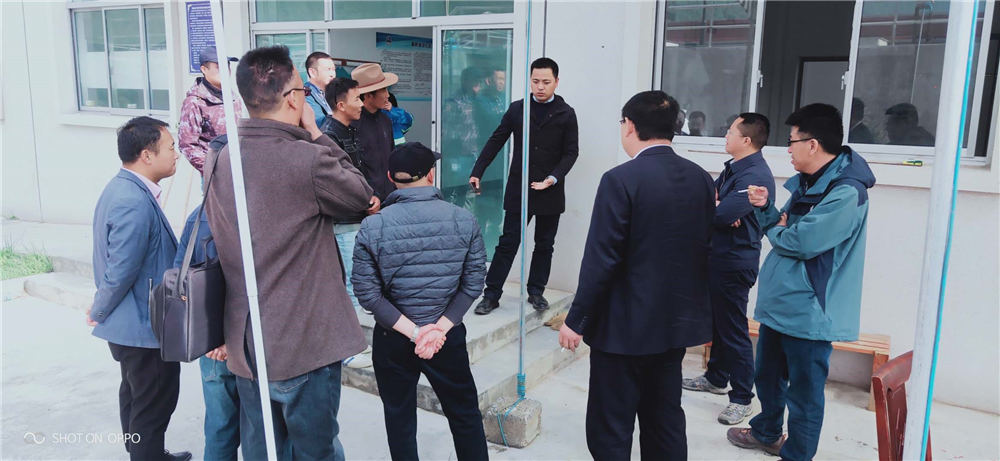西南督查組在自治區(qū)、日喀則市、吉隆縣、吉隆鎮(zhèn)有關(guān)領(lǐng)導(dǎo)的陪同下對吉隆鎮(zhèn)污水處理廠檢查工作